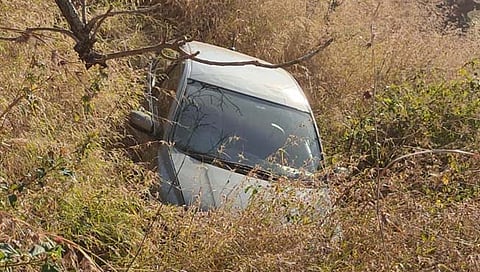 सातारा: पाचगणी घाटातील दरीत कार कोसळली