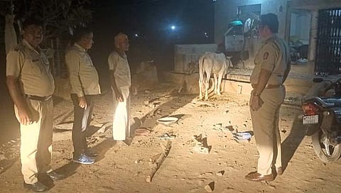 तलवार,काठ्यांनी मारामारी  