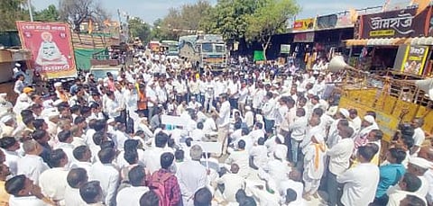 नगर : ताजनापूर लिफ्ट प्रश्नावर रास्ता रोको ; उप अभियंत्यांचे आश्वासन