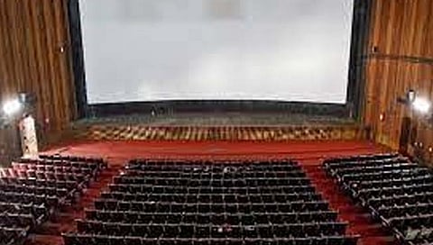 महाराष्ट्रात आता उरलीत फक्त ३५० एकपडदा चित्रपटगृहे !