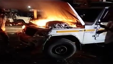 पिंपळगाव बसवंत : संशयितांनी पिकअप वाहन पेटवून दिल्याने वाहनाचे झालेले नुकसान.