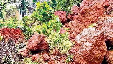 कोकणातील 491 गावांवर दरडीचे सावट