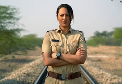 सोनाक्षीने गिरवला प्रियांका-तब्बूचा कित्ता!