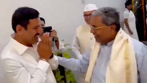 Karnataka Politics | भाजप नेते बी. एस. येडियुराप्पांच्या मुलाने घेतली सीएम सिद्धरामय्यांची भेट