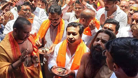 त्र्यंबकेश्वरच्या मंदिरात पायरीवर धूप दाखविण्याची परंपराच नाही : आ. नितेश राणे