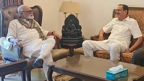 नाशिक बाजार समितीचा सर्वांगीण विकास करा : छगन भुजबळ यांचे देवीदास पिंगळे यांना आवाहन