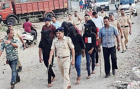 पुणे : …त्या खुनातील आरोपींची पोलिसांनी काढली धिंड