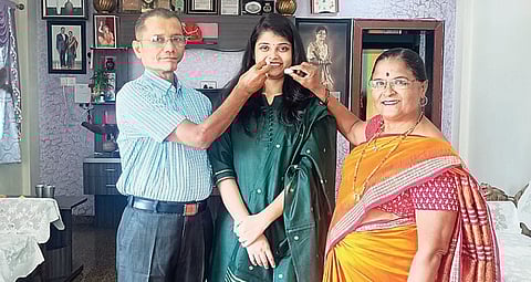 डॉक्टरकी पूर्ण करून मानसीची गवसणी थेट आयआरएसला!