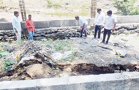 नसरापूर येथील शवदाहिनीचे बांधकाम निकृष्ट