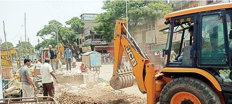 नगर: पाथर्डी शहरात अतिक्रमणांवर हातोडा