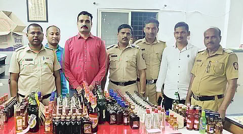 अहमदनगर : सहा हॉटेल्स्वर पोलिसांचे छापे; 43 हजारांचा मद्यसाठा केला जप्त