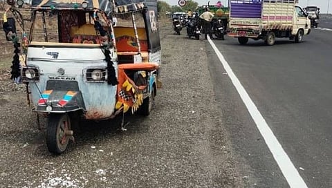 हिंगोली : कळमनुरीत भरधाव अ‍ॅटोची बसला धडक, आठ जण जखमी