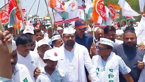 सदाभाऊ खोत यांचा साता-यात रास्‍ता रोको; तीन दिवसात निर्णय झाला नाही तर मंत्रालयावर धडक मारण्याचा इशारा