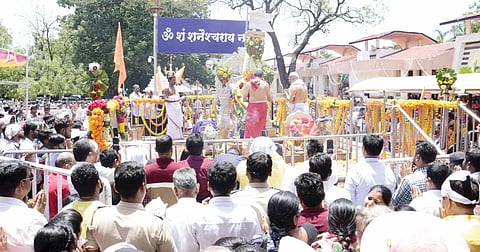 शिंगणापुरात तब्बल दीड लाखावर भाविक शनिचरणी नतमस्तक