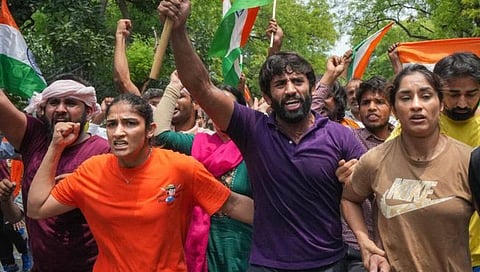 Wrestlers Protest | …तर भारतीय कुस्ती संघावर निलंबनाची कारवाई, युनायटेड वर्ल्ड रेसलिंगचा इशारा