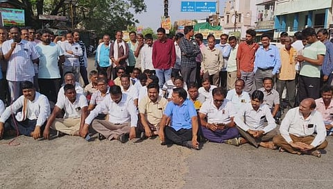 चंद्रपूर : काँग्रेस नेते रावत यांच्यावरील हल्ल्याच्या निषेधार्थ मूल येथे कडकडीत बंद