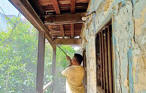 पुण्यातील सात अतिधोकादायक वाडे उतरविले