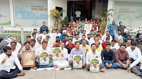 राष्ट्रवादीच्या कार्यकर्त्यांचा ठिय्या ; शहराध्यक्ष जगताप यांच्यासह कार्यकारिणीचा राजीनामा