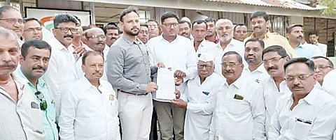 भरपाई द्या, अन्यथा आंदोलन : आ. प्राजक्त तनपुरे