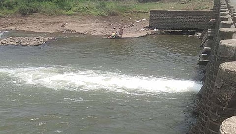 Maharashtra Water to Karnataka: पाण्यासाठी महाराष्ट्राने कर्नाटकला दाखवली माणुसकी: चिखली धरणातून वेदगंगेत पाण्याचा विसर्ग