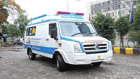 सिन्नर : वारकर्‍यांसाठी लोकनेते शंकरराव बाळाजी वाजे पतसंस्थेने फिरता दवाखाना.