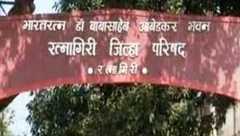 रत्नागिरी : शिक्षकांच्या रिक्त पदासाठी शिवसेनेचा जिल्हा परिषदेवर हल्लाबोल 