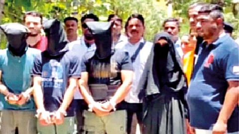 महिला दहशतवादी उडवून देणार होती सुरत न्यायालय