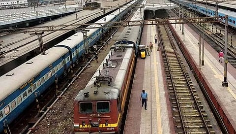 उत्तर भारतातील पुराने मध्य रेल्वेची दाणादाण, लांब पल्ल्याच्या गाड्यांना तब्बल १५ तास विलंब