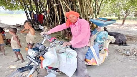 दुचाकीवर सुरू केली गिरण!