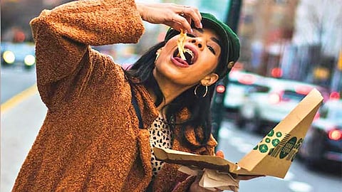 अशीही नोकरी… फ्री पिझ्झा, चीज आणि गलेलठ्ठ पगार!