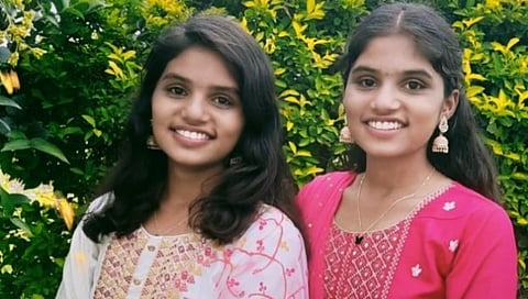 जुळ्या बहिणींची अजब कहाणी ! प्राथमिक शाळेपासून ते दहावीपर्यंत समानच गुण