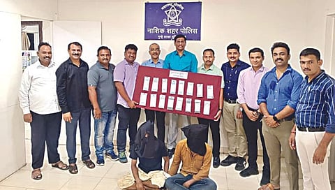 नाशिक : खिडकीतून हात घालून चोरी करणाऱ्या दोघा चोरट्यांना पकडले