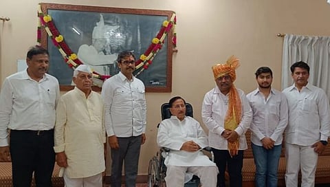 सोलापूर : मंत्री रवींद्र चव्हाण यांनी घेतली विजयसिंह मोहिते-पाटील यांची भेट