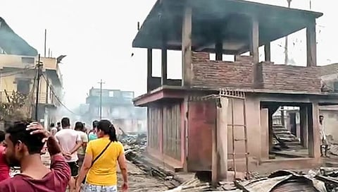 इम्फाळ पूर्वेकडील खमेनलोक भागात आज सकाळी झालेल्या हिंसाचारात ९ जणांचा मृत्यू झाला आहे.