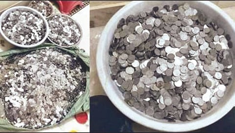 पत्नीला पोटगी देण्यासाठी सात पोती भरून नेली नाणी!