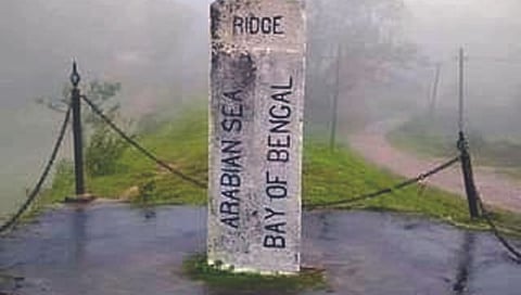 ‘येथून’ पावसाचे पाणी जाते दोन समुद्रांमध्ये!