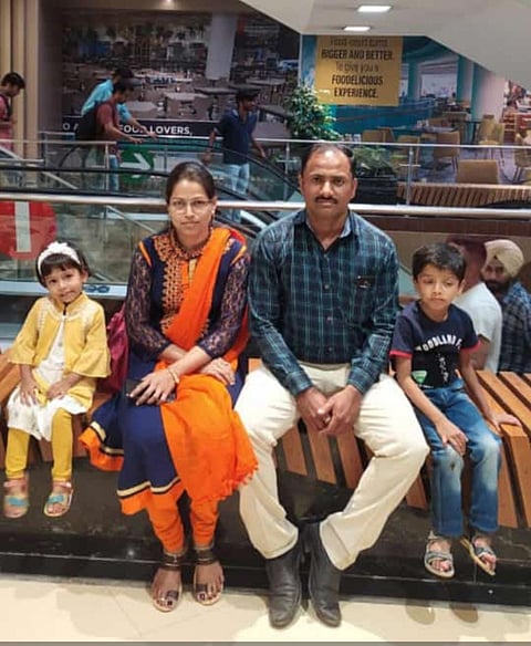 पुणे : दिवेकर कुटुंबीयांना साश्रूनयनांनी अखेरचा निरोप