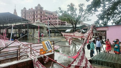 आदमापुरात वादळी वाऱ्यासह पावसामूळे ५० लाखांचे नुकसान