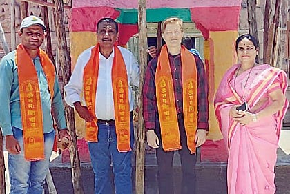 पुण्यातील प्राचीन सोमेश्वर मंदिराला अमेरिकन संशोधकाची भेट