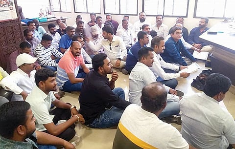 पुणे : मर्जीतल्यांचा टॅक्स माफ, आमचा कधी? खासगी बसचालकांचा सवाल