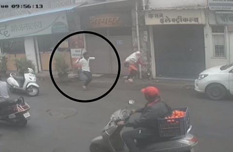 पुण्यात तरुणीवर कोयत्याने हल्ला