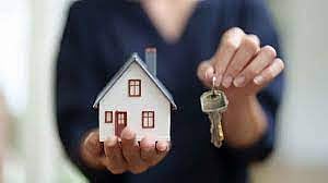 महिलांच्या नावे घर घेणाऱ्यांसाठी आनंदाची बातमी; राज्य सरकारने मुद्रांक शुल्काची जाचक अट काढून टाकली!