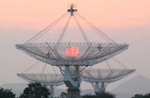 गुरुत्वीय लहरींच्या संशोधनाला नवी दिशा ; संशोधनात जीएमआरटीचा सहभाग