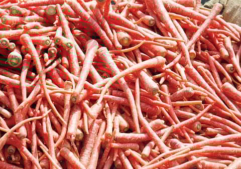 पुणे : हिरवी मिरची, गाजर, मटार महागला