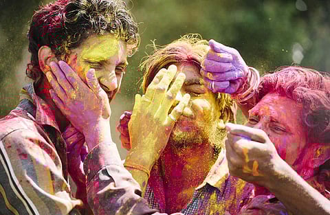 Pakistan bans Holi : पाकिस्तानच्या विद्यापीठांमध्ये होळीच्या सणावर बंदी!