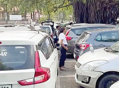 पुणे : रेल्वे पार्किंग ठेकेदाराला 60 हजारांचा केला दंड