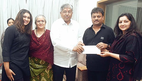 पुण्यात पालकमंत्री चंद्रकांत पाटील यांच्यावर शुभेच्छांचा वर्षाव