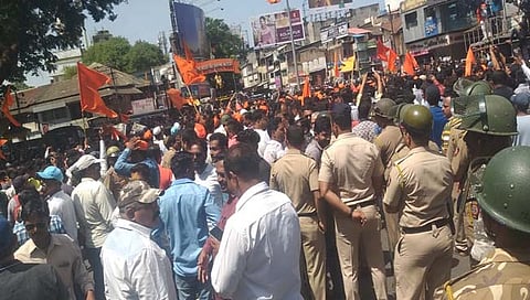 Kolhapur News | आक्षेपार्ह स्टेटस विरोधात कोल्हापुरातील छत्रपती शिवाजी महाराज चौकात ठिय्या आंदोलन