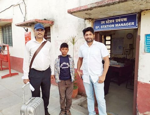 पुणे : मुलगा राहिला महालक्ष्मी एक्स्प्रेसमध्येच ! रेल्वे अधिकार्‍यांच्या सतर्कतेने झाली कुटुंबीयांशी भेट