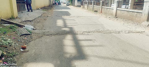 धनकवडी : रस्त्यांवरील अडथळ्यांच्या शर्यतीमुळे नागरिक त्रस्त
